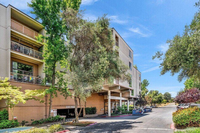 470 N Civic Dr in Walnut Creek, CA - Building Photo - Building Photo