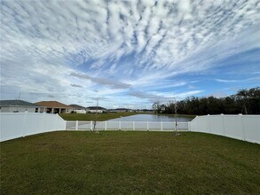 7250 Twisting Pines Lp in Zephyrhills, FL - Building Photo - Building Photo