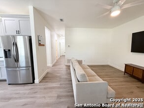 1121 Ave K in Hondo, TX - Building Photo - Building Photo