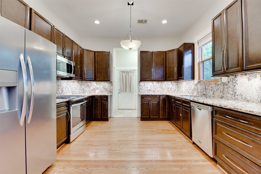 401 Willard St in Houston, TX - Building Photo