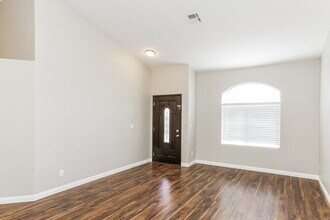 828 Dulce Fountain Way in Henderson, NV - Building Photo - Building Photo