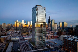Flora in Chicago, IL - Building Photo - Building Photo