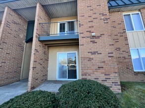 Derby Run Apartments in Louisville, KY - Foto de edificio - Building Photo