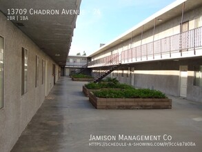 13709 Chadron Avenue in Hawthorne, CA - Foto de edificio - Building Photo