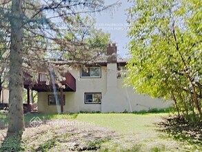 1621 Rice Creek Rd NE in Fridley, MN - Foto de edificio - Building Photo