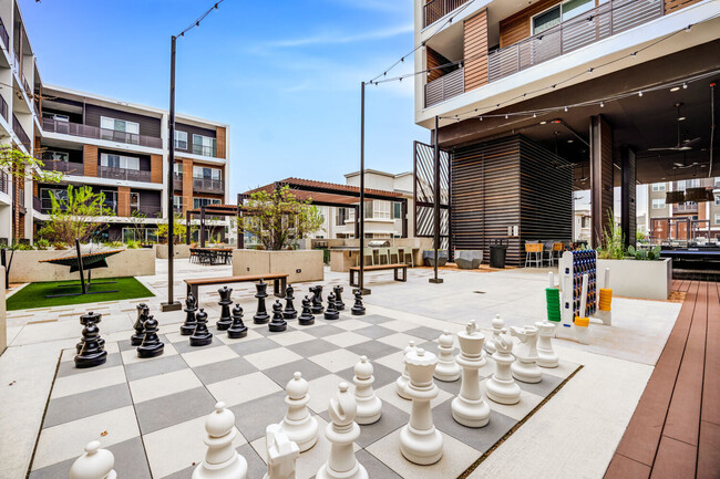 Lakeshore Pearl 2 in Austin, TX - Foto de edificio - Building Photo