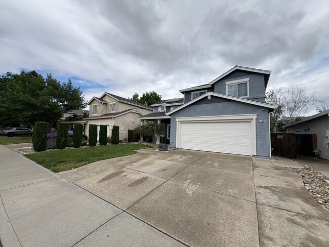 1833 Highland Way in Brentwood, CA - Building Photo - Building Photo