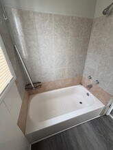 1240 N 43rd St in Milwaukee, WI - Building Photo - Building Photo