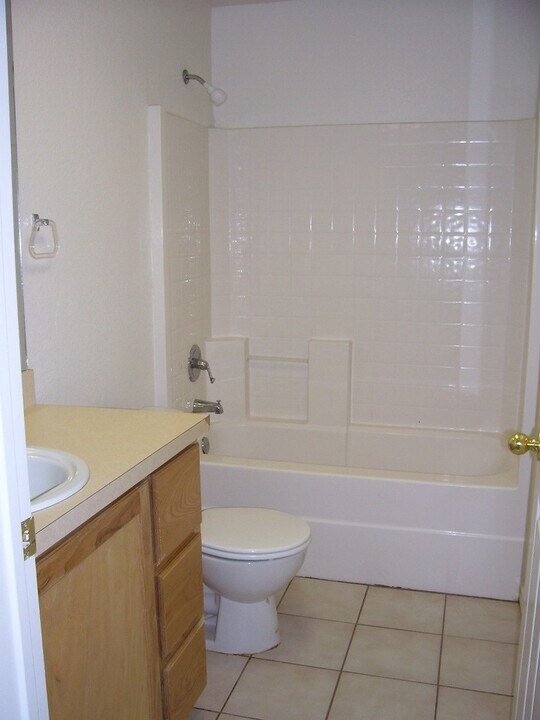 312 Kathy Ln in Granbury, TX - Building Photo