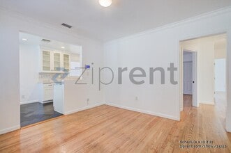 9116 S Van Ness Ave in Los Angeles, CA - Foto de edificio - Building Photo