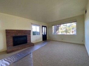 614 Congress Ave in Pacific Grove, CA - Building Photo - Interior Photo