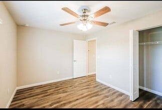 1701 SE Airoso Blvd in Port St. Lucie, FL - Foto de edificio - Building Photo