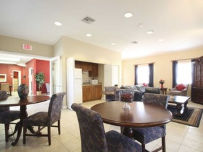 Country Manor Apartments in Bowling Green, FL - Building Photo - Building Photo