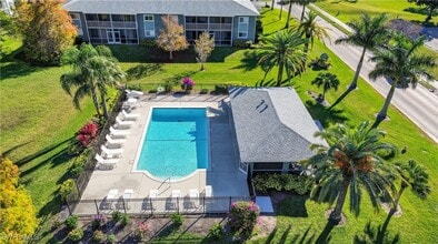 144 Cypress Way E in Naples, FL - Building Photo - Building Photo