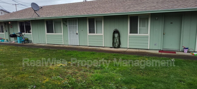 409 W First Ave in Sutherlin, OR - Building Photo - Building Photo