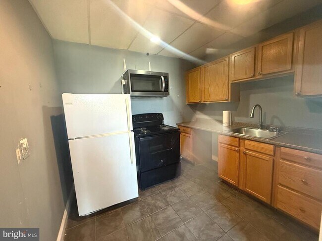 132 W Washington St in Charles Town, WV - Building Photo - Building Photo