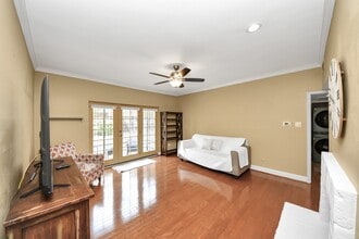 2100 Tanglewilde St in Houston, TX - Building Photo - Building Photo