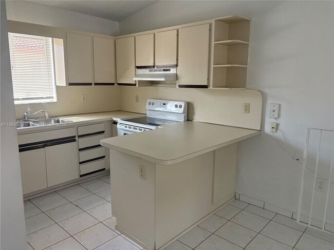 2258 W 74th St in Hialeah, FL - Building Photo - Building Photo