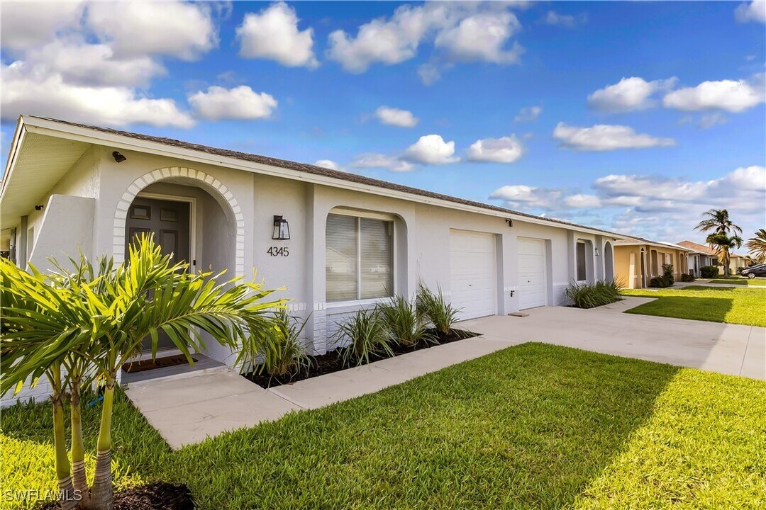 4345 Skyline Blvd in Cape Coral, FL - Building Photo