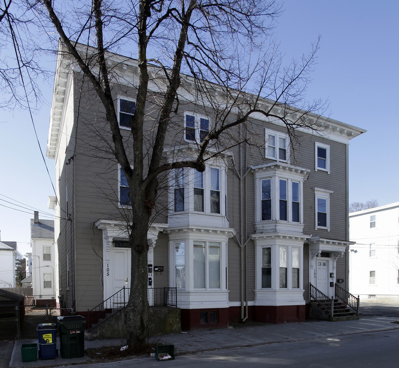 103-105 Sutton St in Providence, RI - Foto de edificio