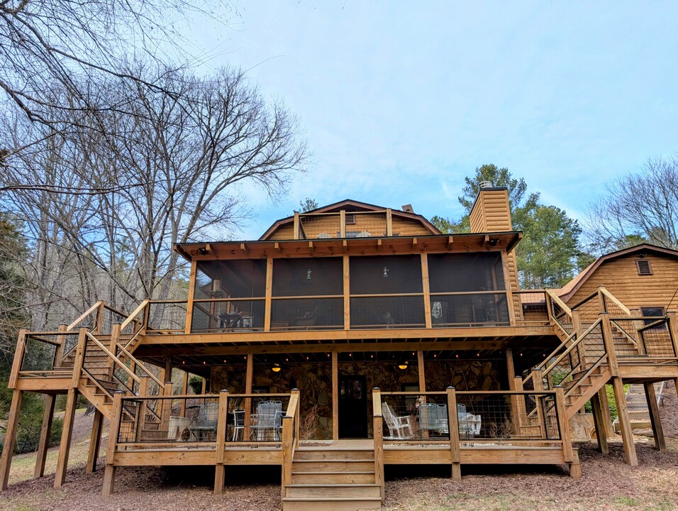 3742 Warwoman Rd in Clayton, GA - Building Photo