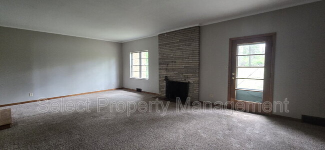 7611 Aboite Center Rd in Fort Wayne, IN - Building Photo - Building Photo