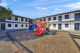 The Circle at Denison in Denison, TX - Building Photo - Building Photo