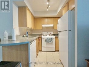 17 Barberry Pl in Toronto, ON - Building Photo - Building Photo