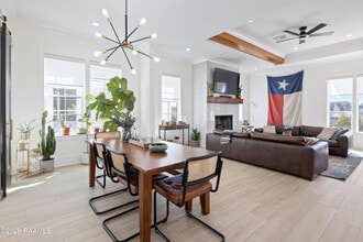 1013 Camellia Blvd in Lafayette, LA - Building Photo - Building Photo