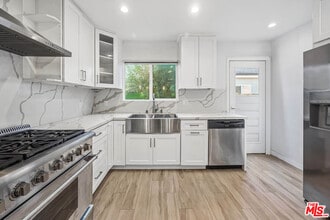 17141 Sherman Way in Los Angeles, CA - Building Photo - Building Photo