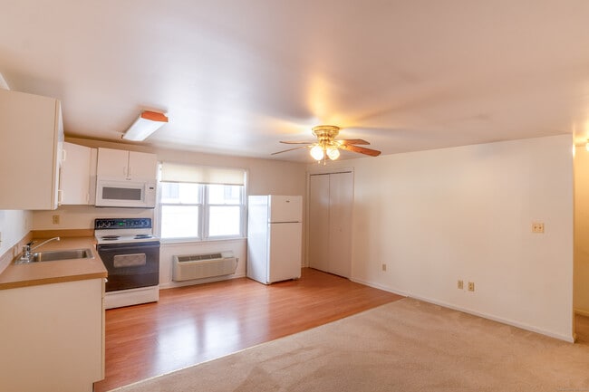 194 Cherry St in Milford, CT - Building Photo - Building Photo