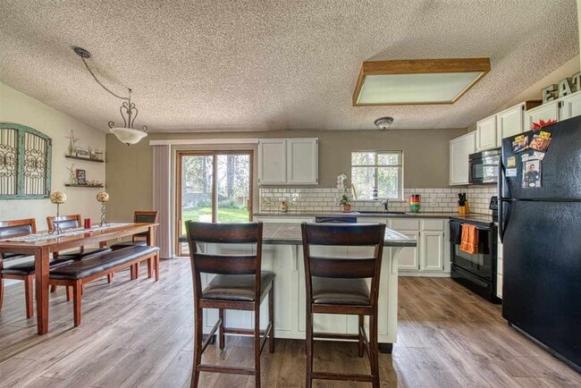 5727 W Pacific Park Dr in Spokane, WA - Building Photo - Building Photo