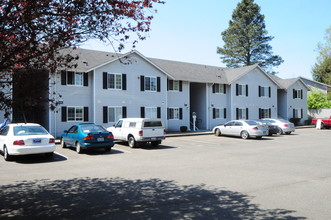 Megans Court Apartments in Pacific, WA - Building Photo - Building Photo