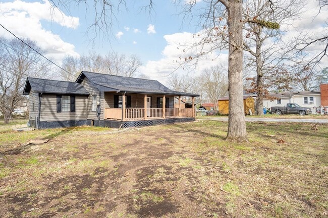 8229 Patterson Rd in Chattanooga, TN - Building Photo - Building Photo