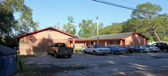 3901 Camellia St in Moss Point, MS - Building Photo - Building Photo