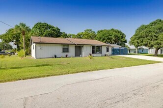 2714 Rhode Island Ave in Fort Pierce, FL - Building Photo - Building Photo