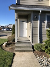 8841 Line Rd in Lynden, WA - Building Photo - Building Photo