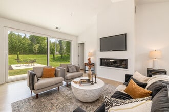 1188 Harmony Ct in Grafton, WI - Building Photo - Building Photo