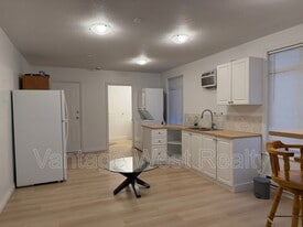 155 Hardie Rd in Kelowna, BC - Building Photo