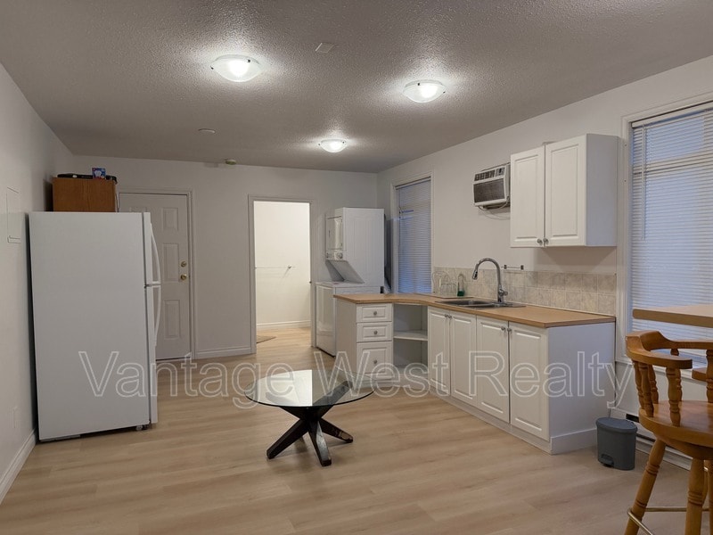 155 Hardie Rd in Kelowna, BC - Building Photo