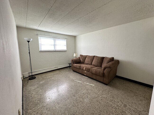 2441 Holmes St in Rockford, IL - Building Photo - Building Photo