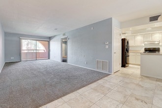 12212 N Paradise Village Pkwy W-Unit -316 in Phoenix, AZ - Building Photo - Building Photo