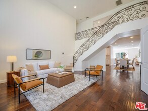 5417 Allott Ave in Los Angeles, CA - Building Photo - Building Photo