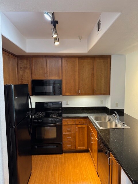 4060 Glencoe Ave in Marina Del Rey, CA - Building Photo