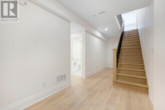 8915 Heritage Rd in Brampton, ON - Building Photo - Building Photo