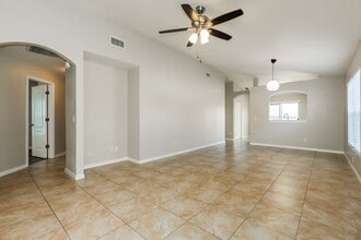 18036 Birdwater Dr in Tampa, FL - Foto de edificio - Building Photo