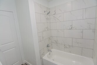 2120 Godfrey St in Baytown, TX - Building Photo - Building Photo