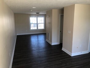 655 Twisted Oak Dr NW in Christiansburg, VA - Foto de edificio - Building Photo