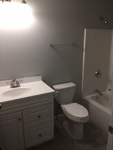 189 Whiting St, Unit unit 7 in Plainville, CT - Building Photo - Building Photo