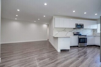 715 N Marlborough Ave in Inglewood, CA - Building Photo - Building Photo